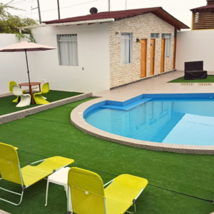 HABITACIÓN FAMILIAR CON VISTA A LA PISCINA DE NIÑOS